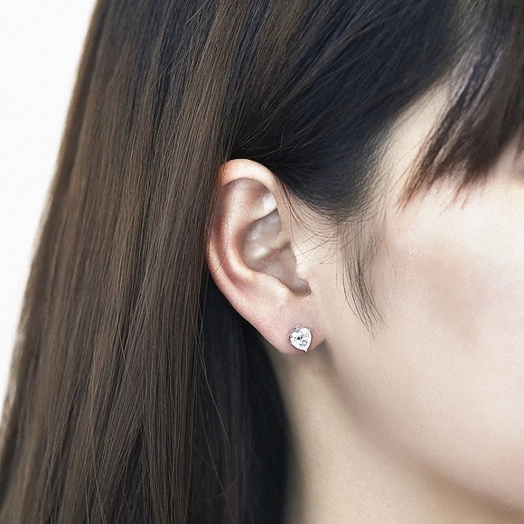 New 925 Silver Classic Heart Prong Settings Diamond Earrings - Picture 2 of 3